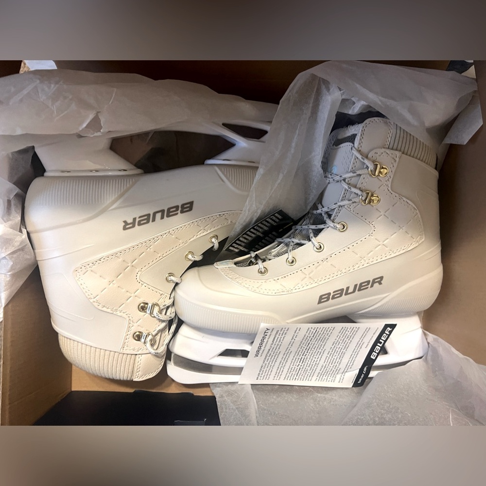 NWT BAUER TREMBLANT HOCKEY SKATES ⛸️